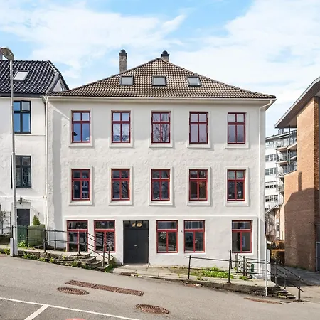 Scandinavian Design In Authentic Nordnes * 卑爾根