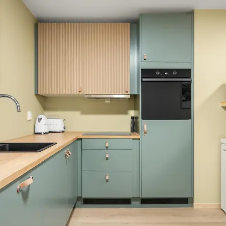 Scandinavian Design In Authentic Nordnes Leilighet