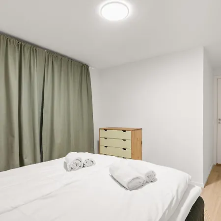 Scandinavian Design In Authentic Nordnes Leilighet